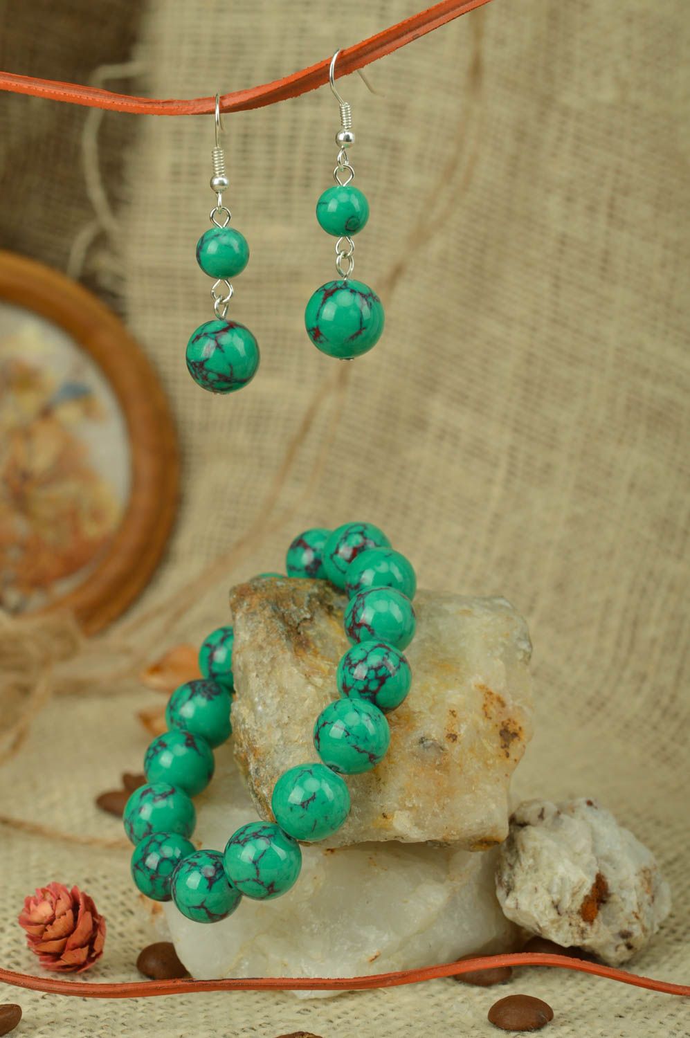 Ensemble de bijoux faits main boucles d'oreilles et bracelet perles vertes photo 2