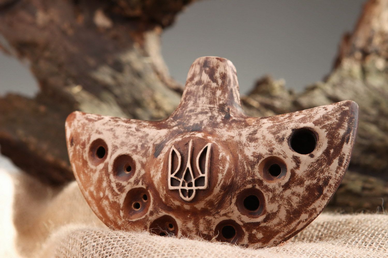 Ocarina, globular flute made of clay with trident photo 1