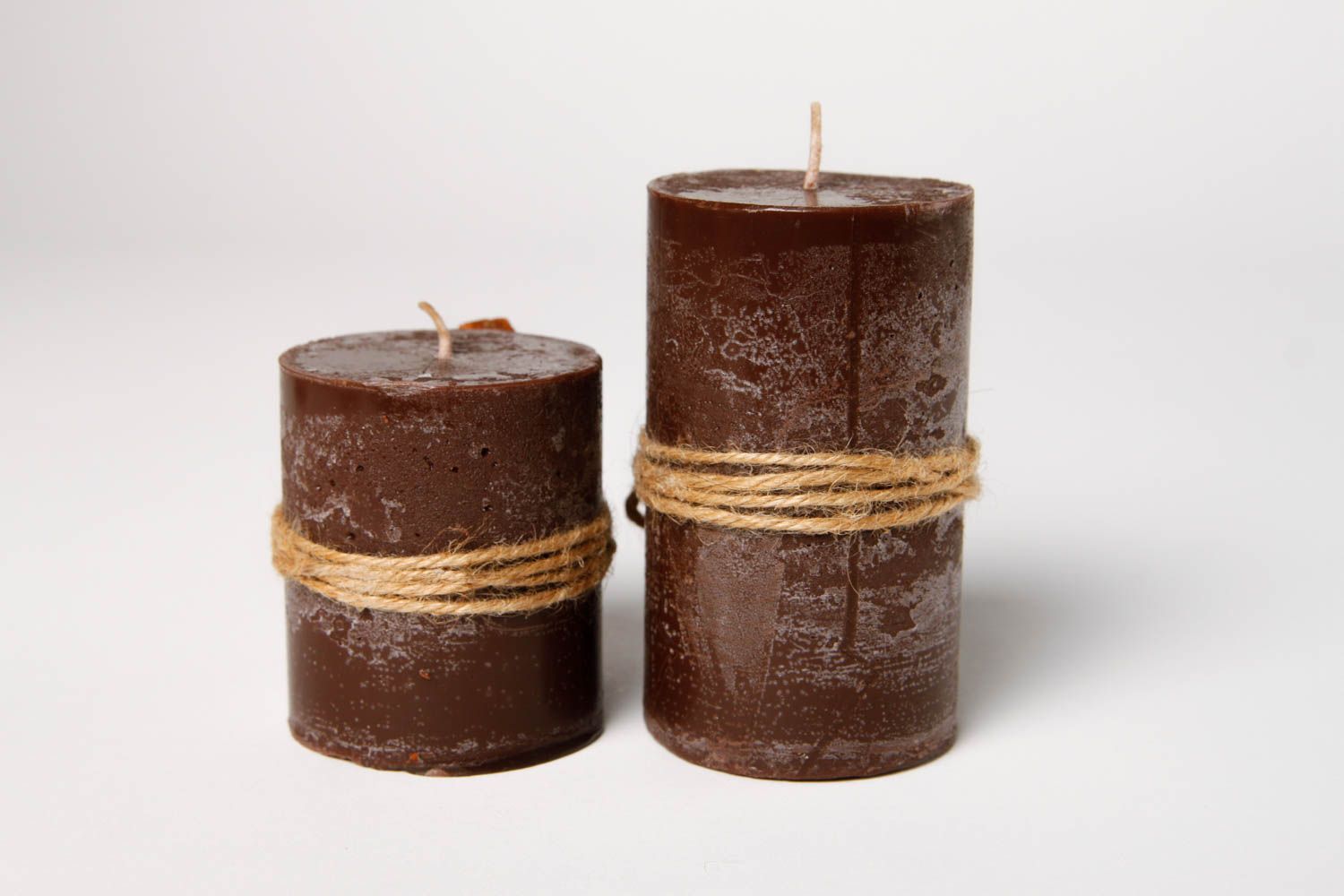 Свечи ручной работы праздничные свечи коричневые парафиновые свечи 2 изделия фото 3