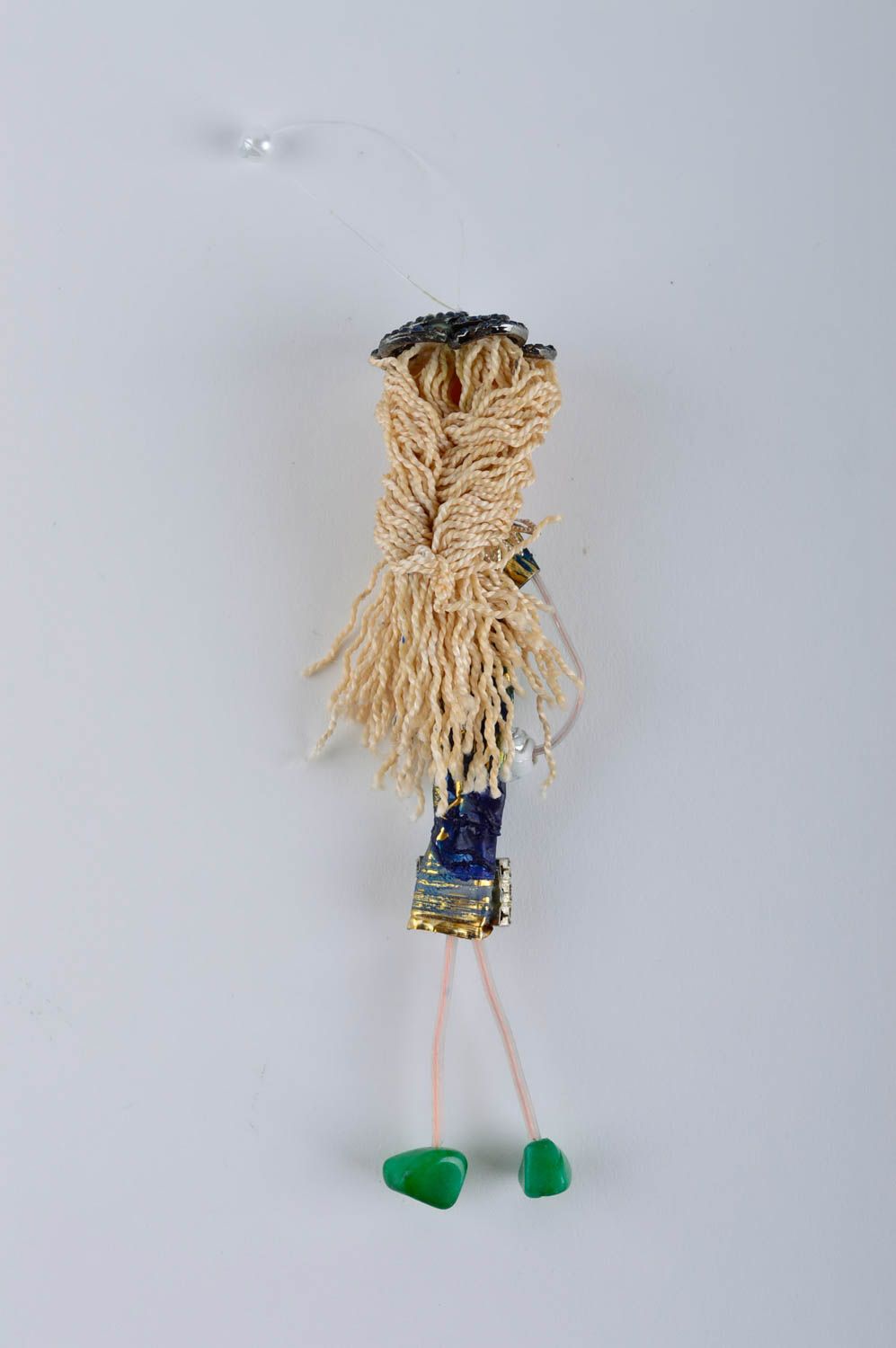 Llavero artesanal niña rubia accesorio para llaves o teléfono regalo original foto 3