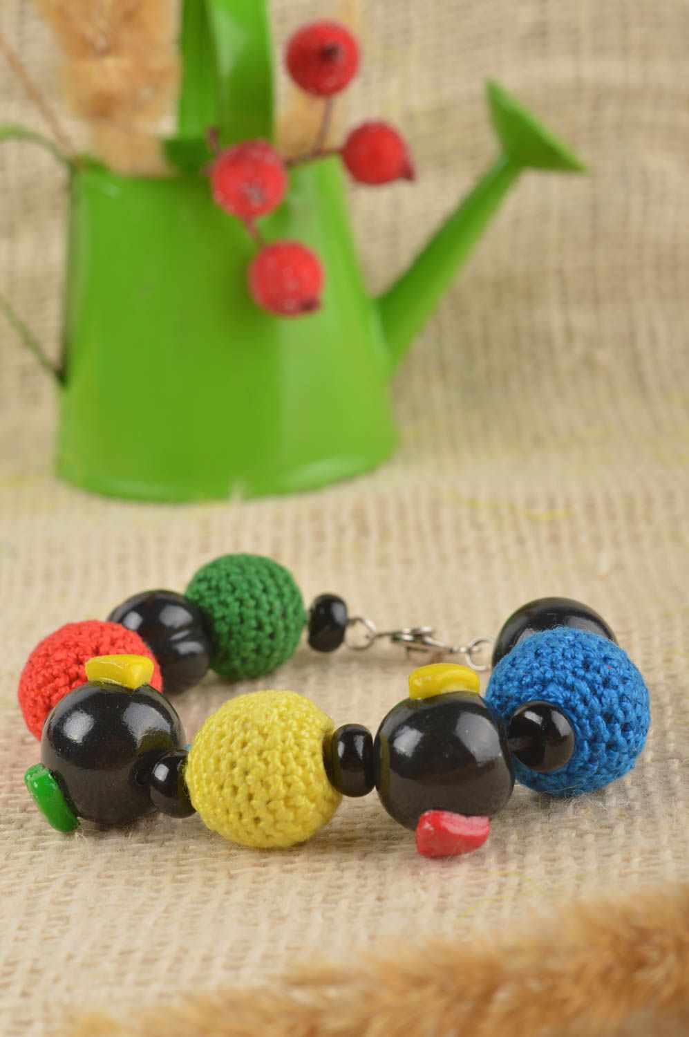 Bracelet multicolore Bijou fait main en perles recouvertes de fils Cadeau femme photo 1