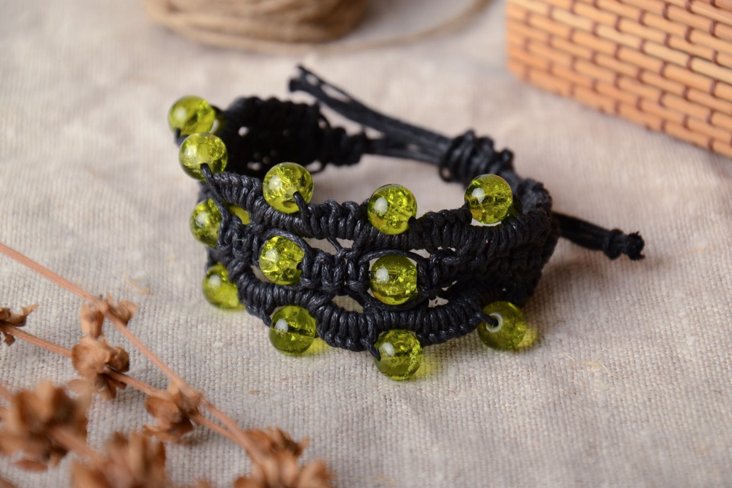 Tree-row bracelet made of waxed cord and glass beads photo 1