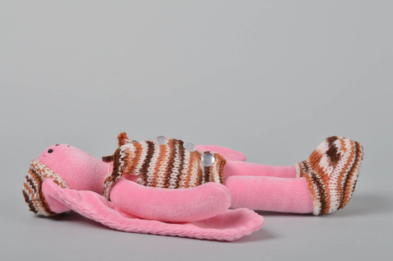 Doudou lapin rose fait main Peluche en tissu avec tenue tricotée Cadeau enfant photo 5