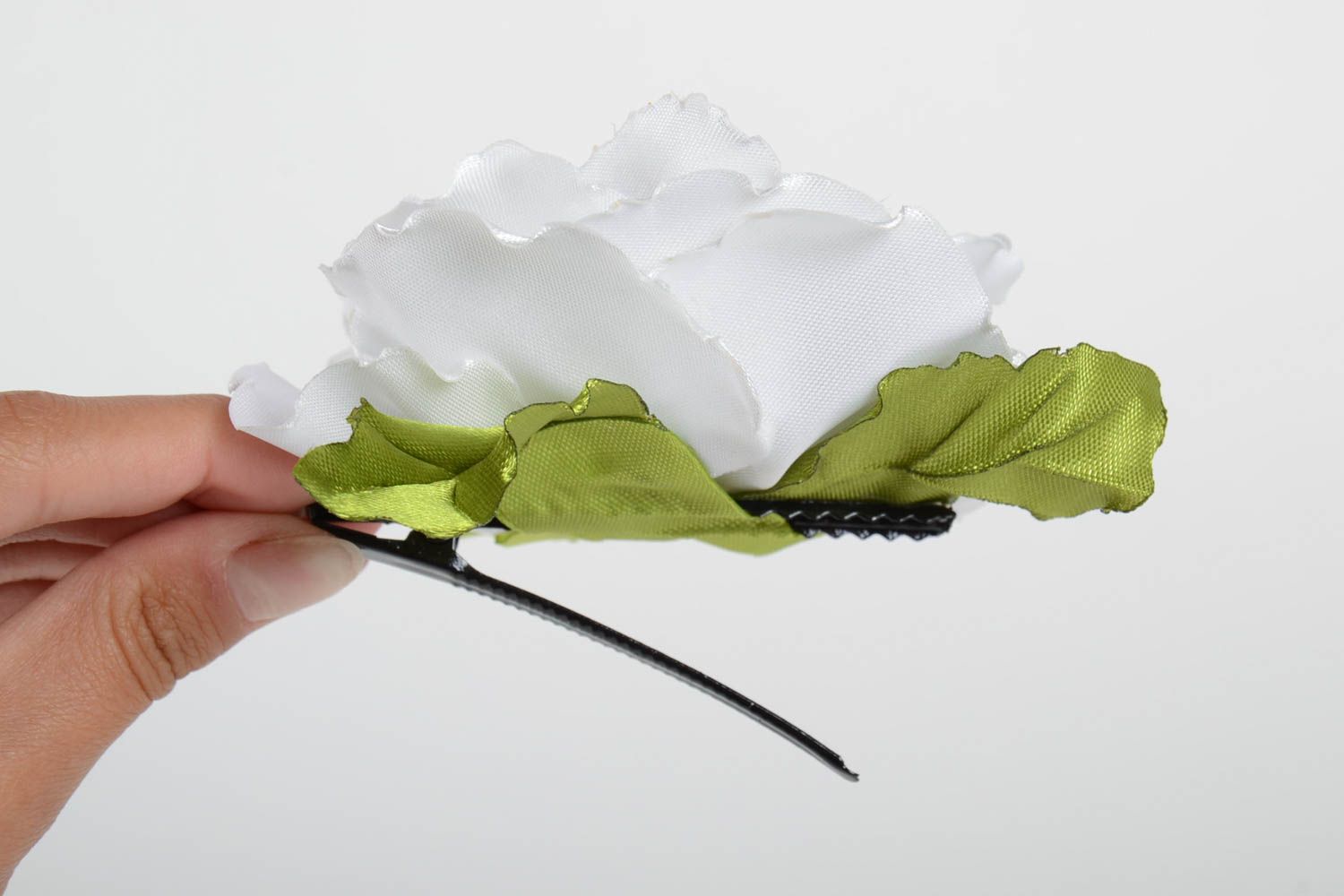 Barrette fleur faite main Accessoire cheveux blanche Cadeau pour femme photo 5