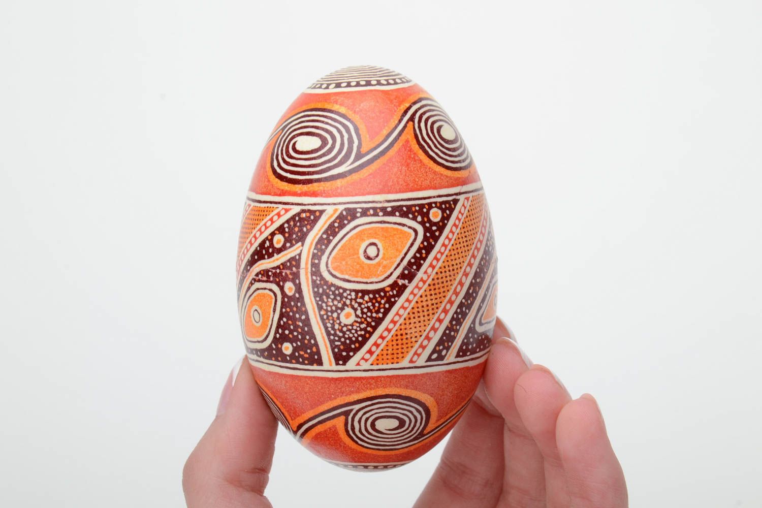 Гусиное пасхальное яйцо с росписью в восковой технике оранжевое авторское  фото 5