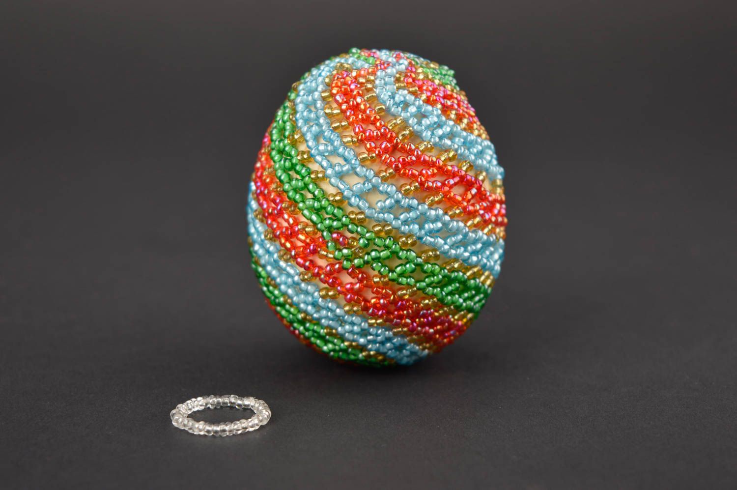 Oeuf de Pâques fait main Oeuf décoré de perles de rocaille Décoration de Pâques photo 3