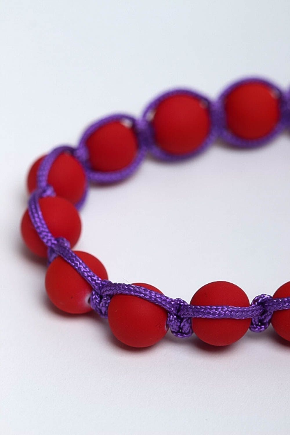 Bracelet fait main Bijou tendance couleurs rouge et violet Accessoire femme photo 3