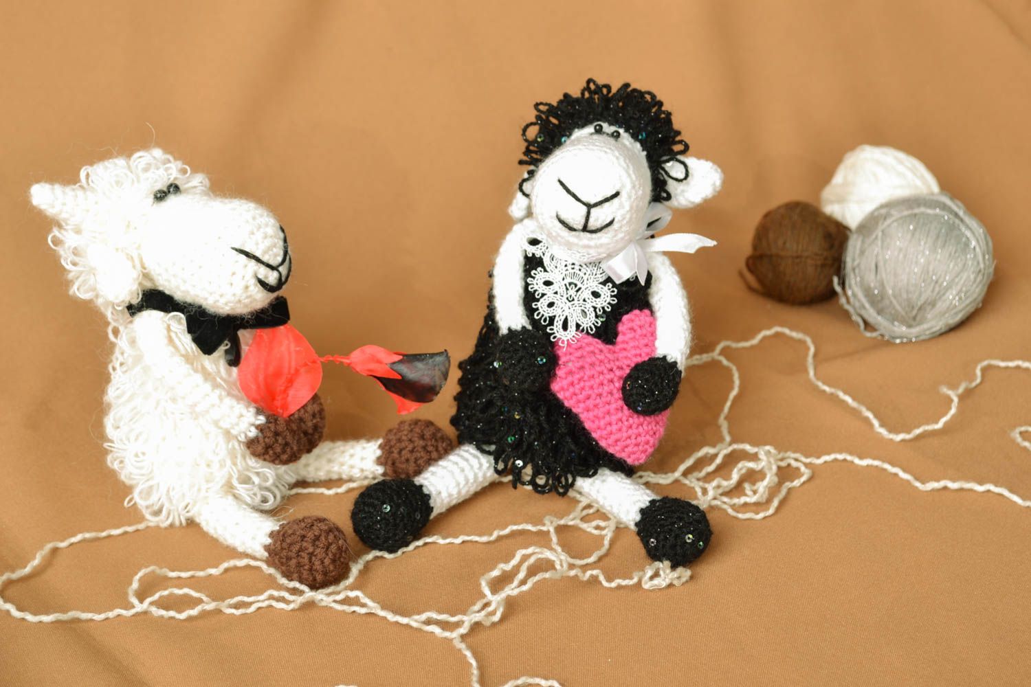 Giocattoli a maglia fatti a mano pupazzi morbidi a forma di agnelli 2 pz foto 5