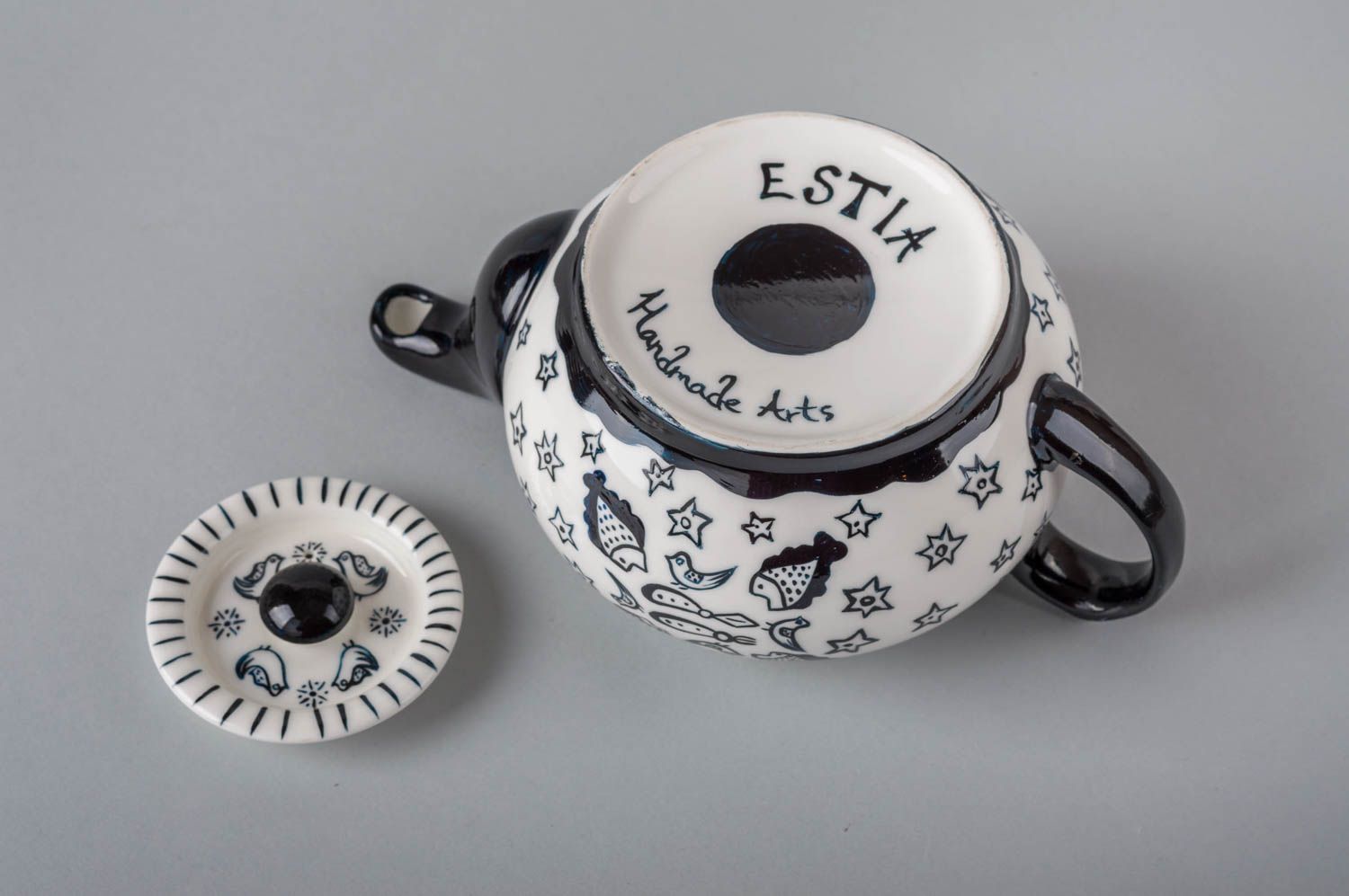 Чайник из глины с росписью ручной работы авторский красивый черный с белым фото 5