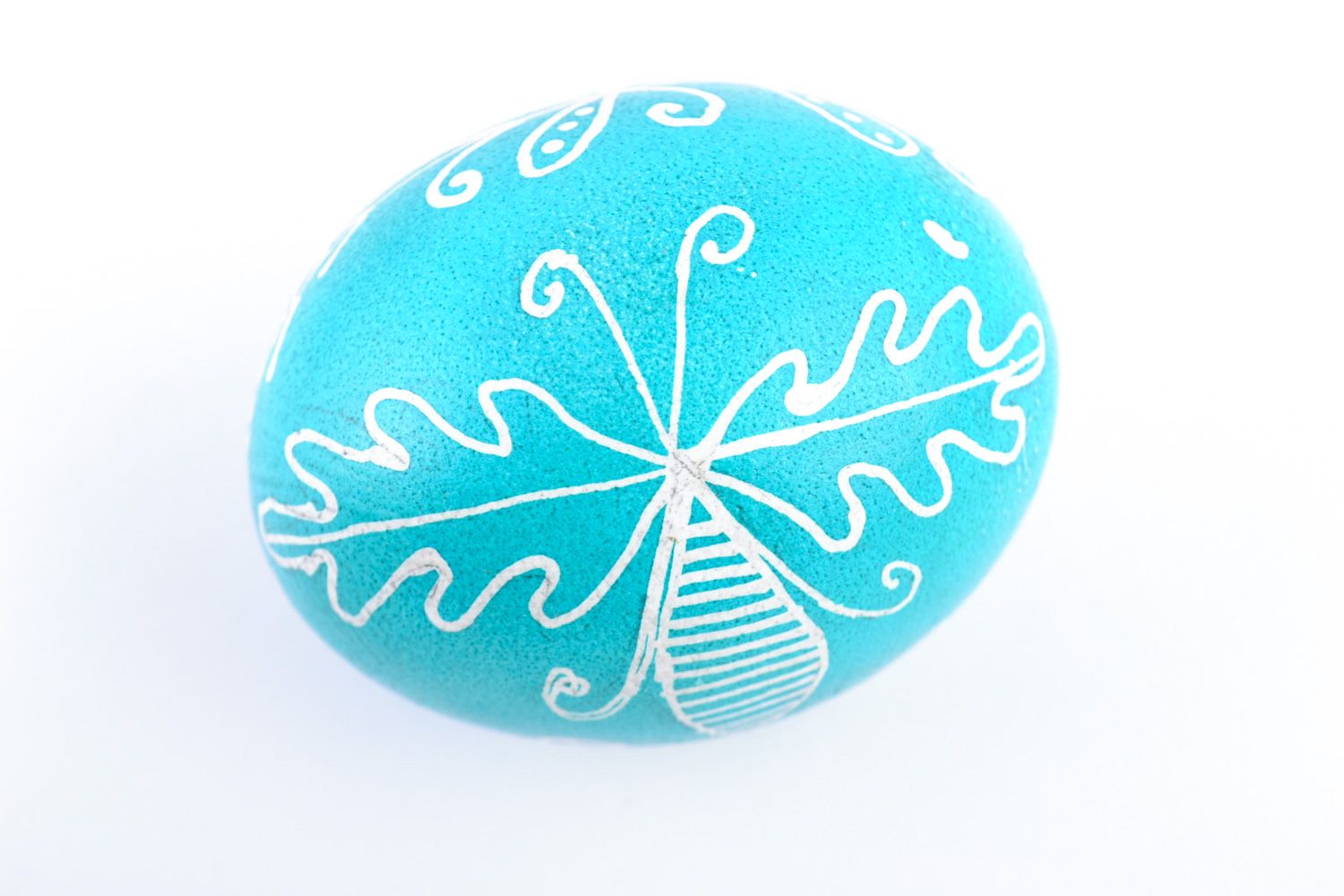Oeuf de Pâques décoration fait main au motif peint original bleu clair photo 3
