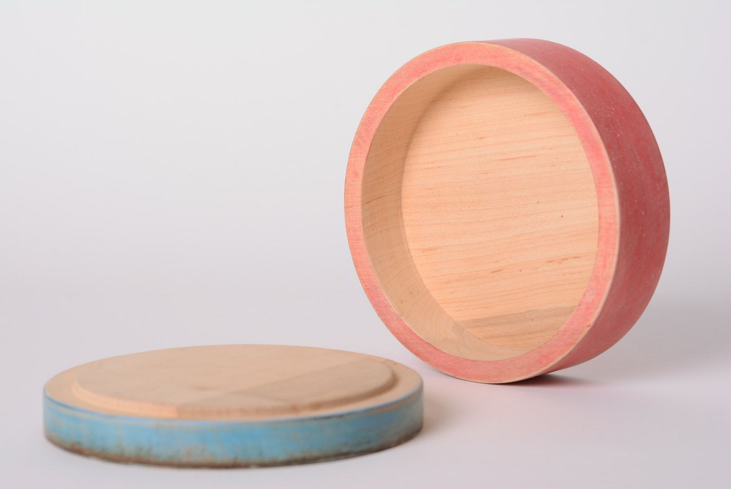 Caja de madera hecha a mano redonda en técnica de decoupage para joyas foto 5