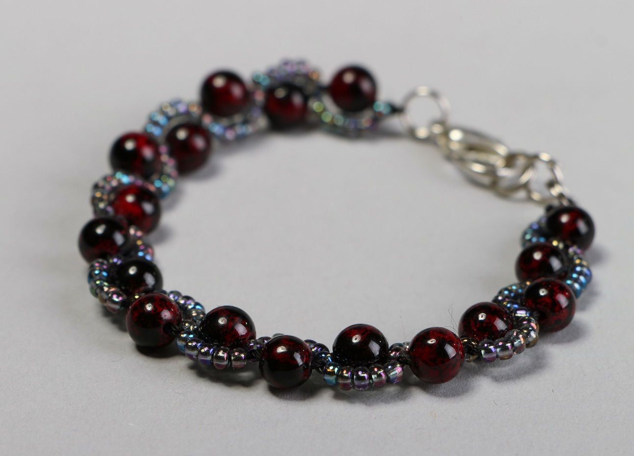 Bracelet with garnet and beads  photo 2