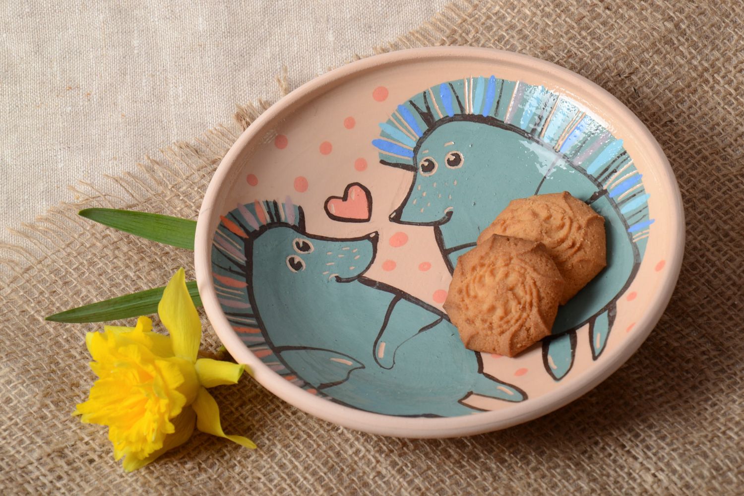 Jolie assiette céramique avec peinture Hérissons faite main originale de design photo 1