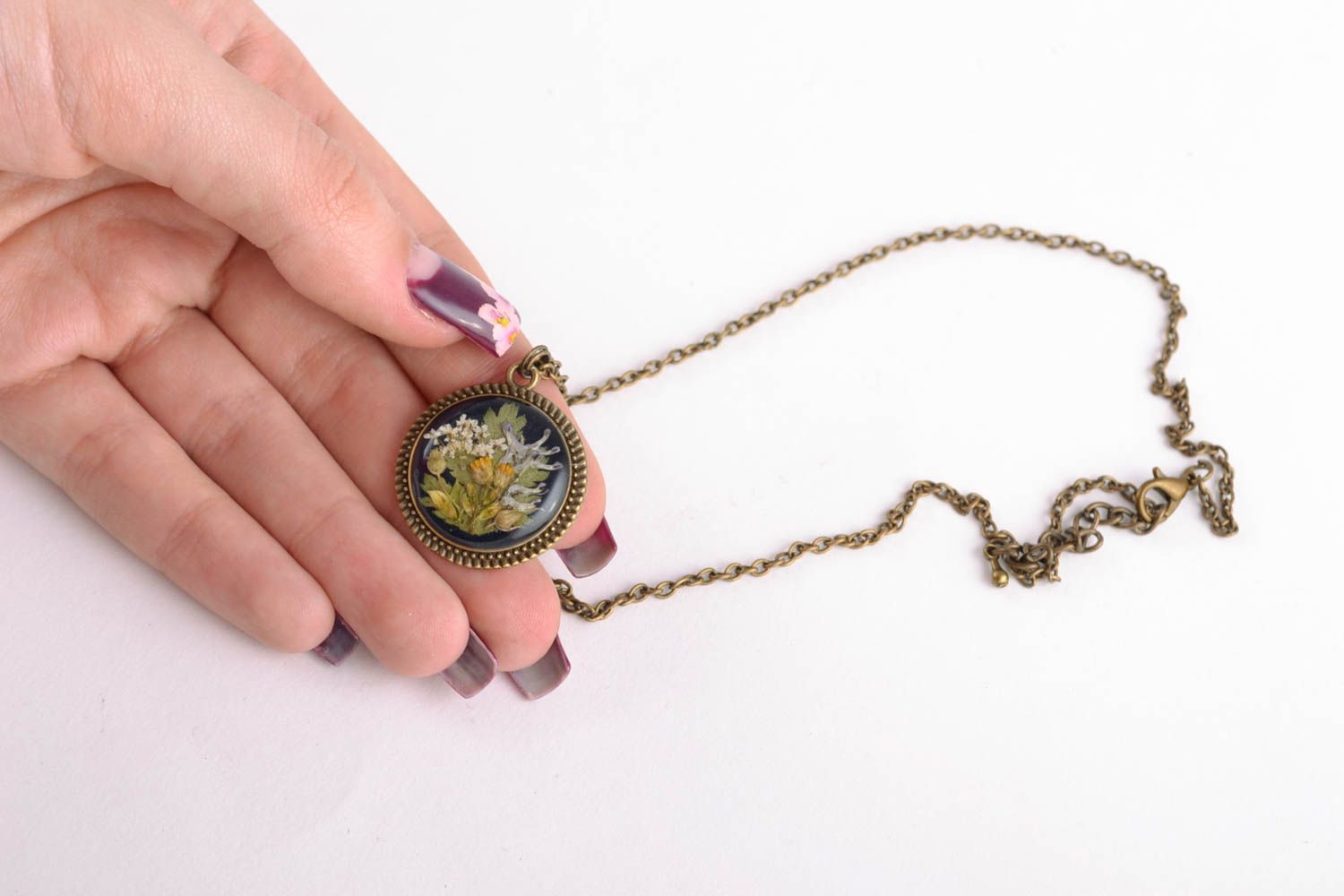 Round pendant with natural flowers in epoxy resin photo 5