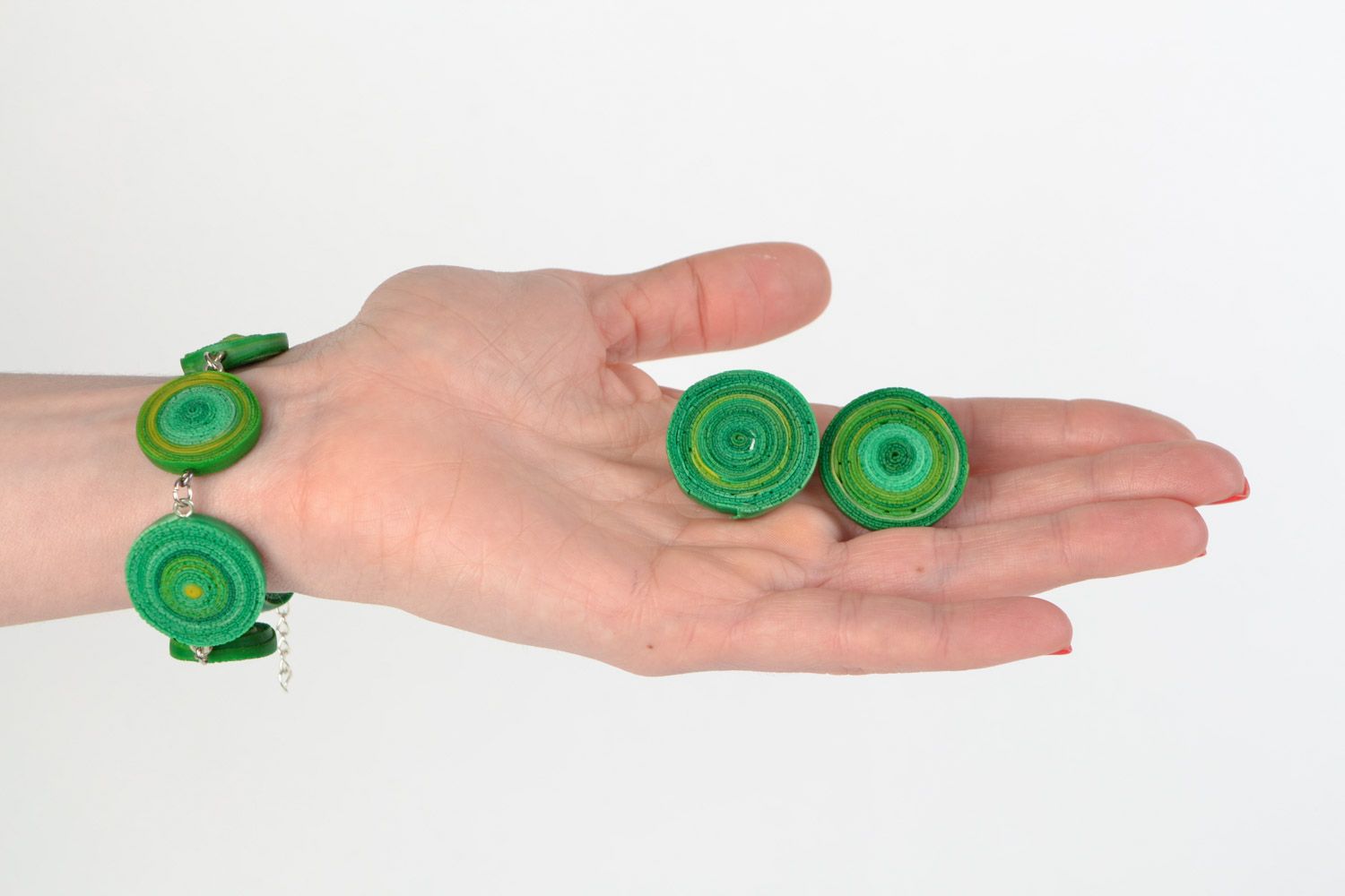 Schönes grünes Schmuckset aus Polymerton Ohrringe und Armband Handarbeit  foto 2