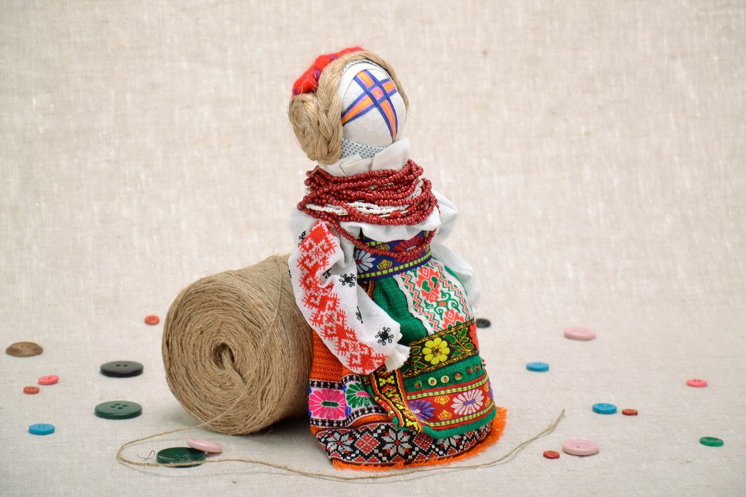 Ethnische Puppe Motanka mit Halskette  foto 5