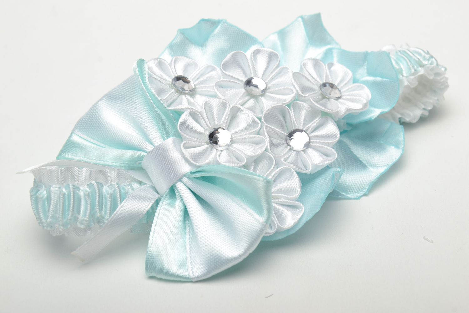 White and blue headband with flowers photo 1