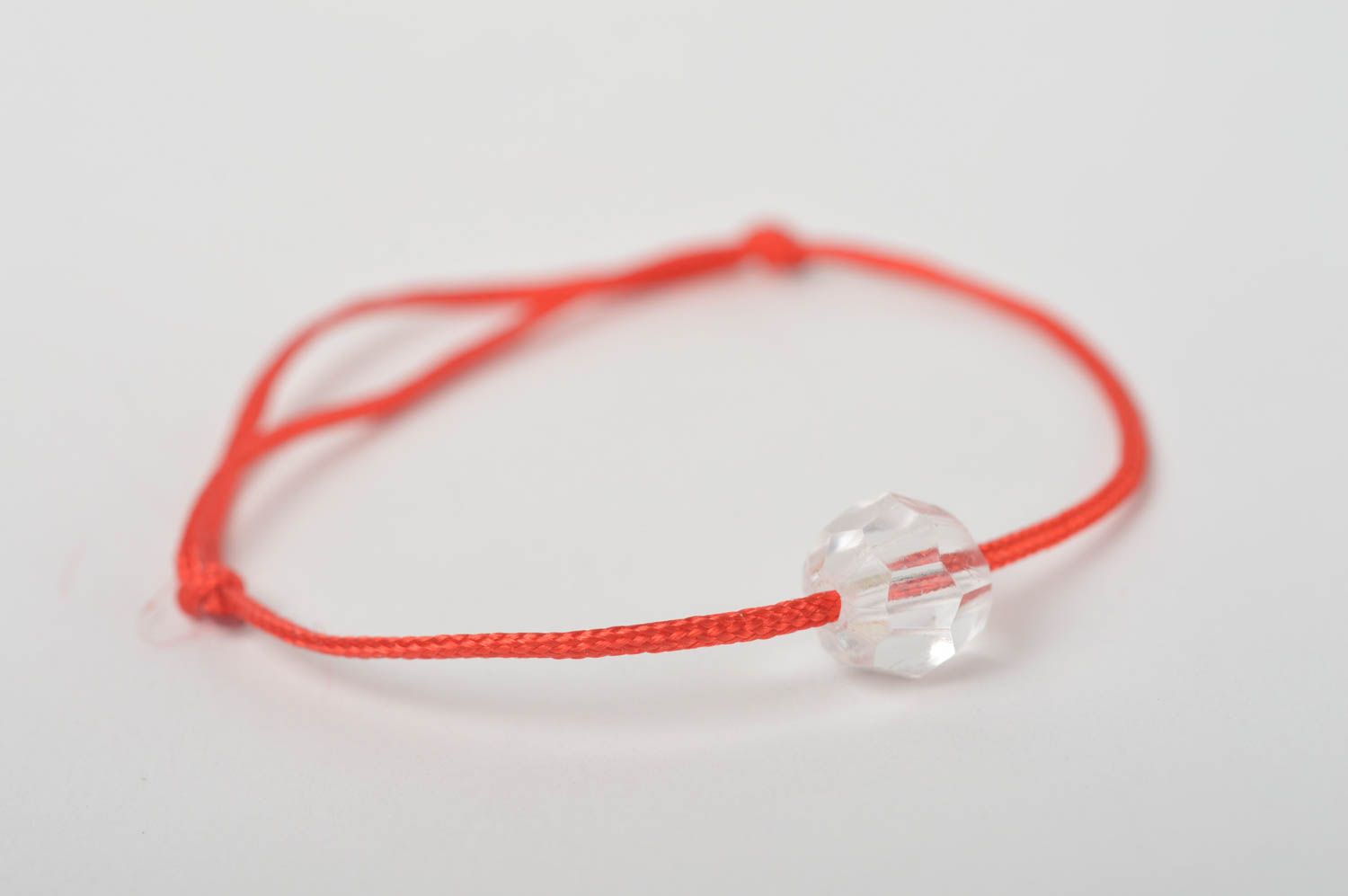 Bracelet fin Bijou fait main cordon rouge avec perle transparente Cadeau enfant photo 2