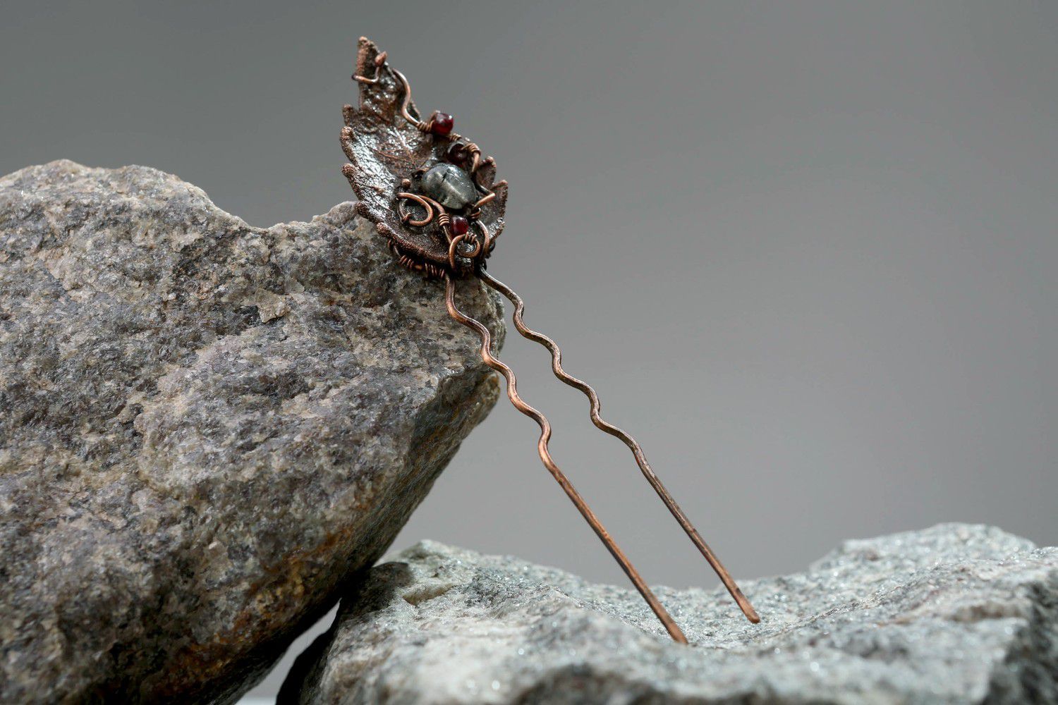 Hairpin with quartz and garnet photo 3