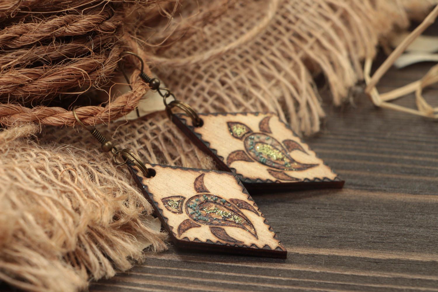 Модные серьги украшение ручной работы с черепашками украшение из дерева фото 1