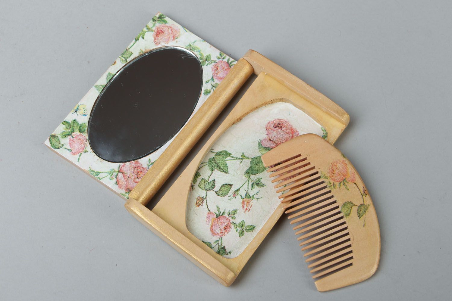 Hair comb and mirror set photo 1