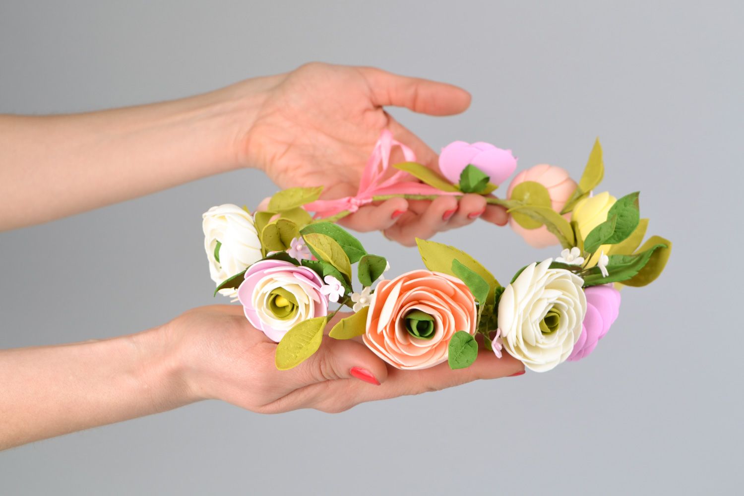 Belle couronne de fleurs cheveux faite main accessoire romantique pour mariée photo 2