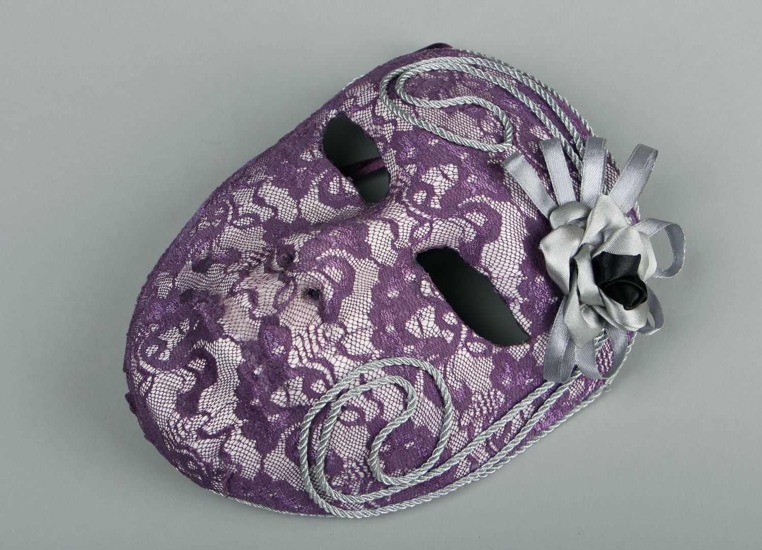 Карнавальная маска из папье-маше Леди в фиолетовом фото 2