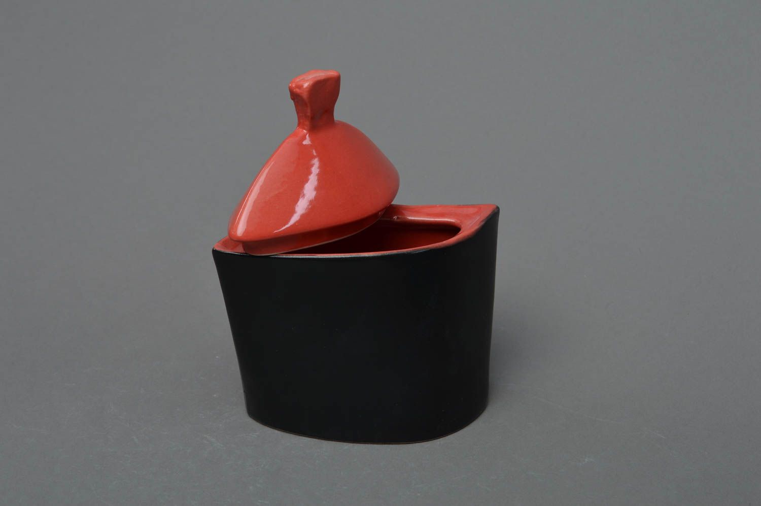 Porcelain sugar bowl painted with glaze elegant handmade black with red dish photo 2