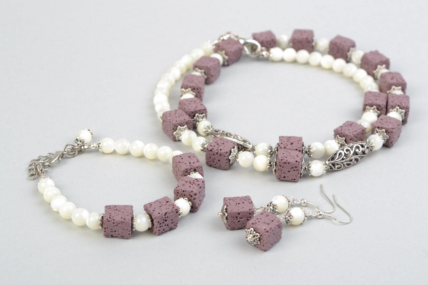 Handmade natural stone and nacre jewelry set earrings bracelet and necklace photo 3