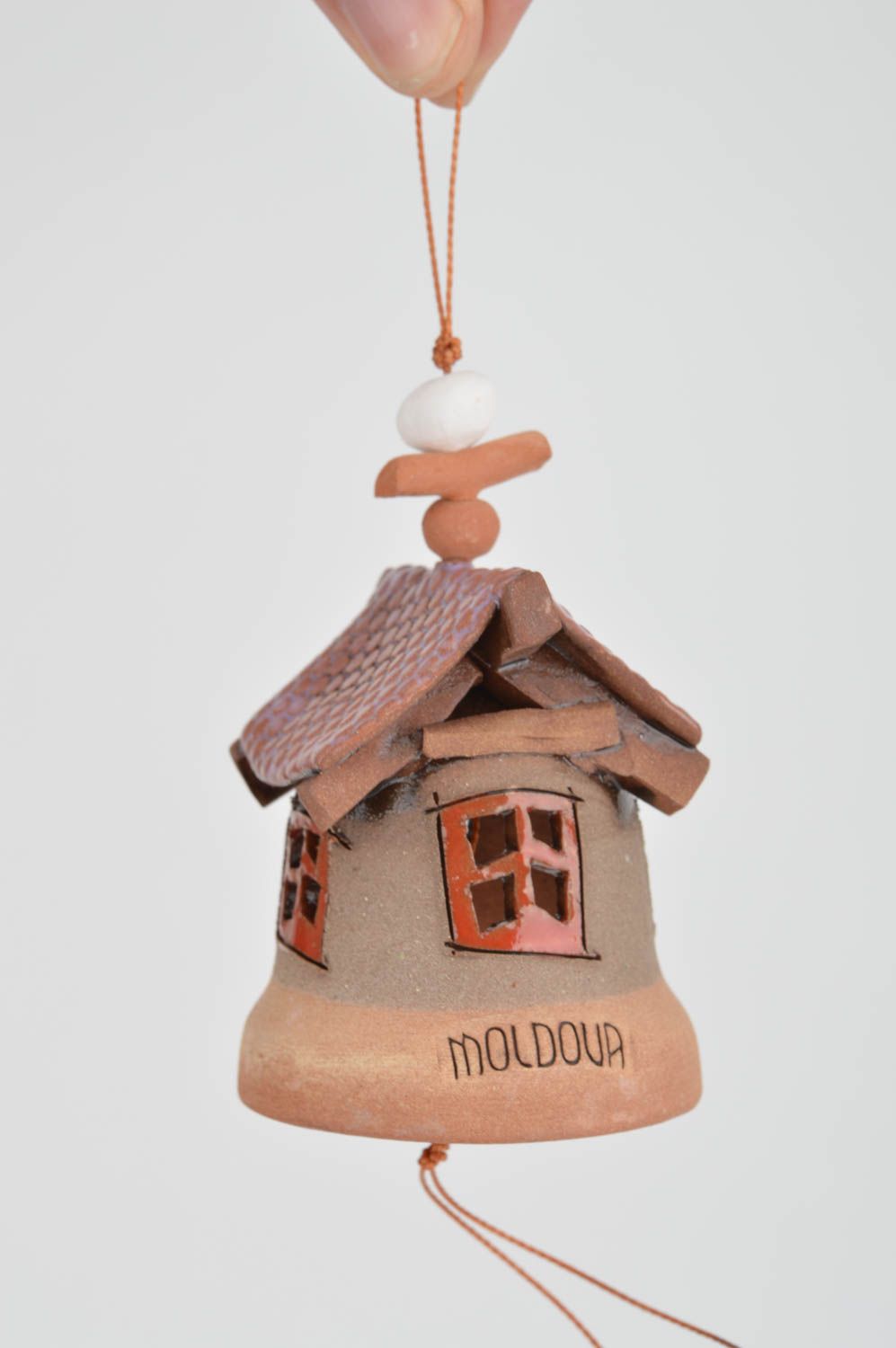 Колокольчик из глины с росписью цветной глазурью ручной работы для декора дома фото 3