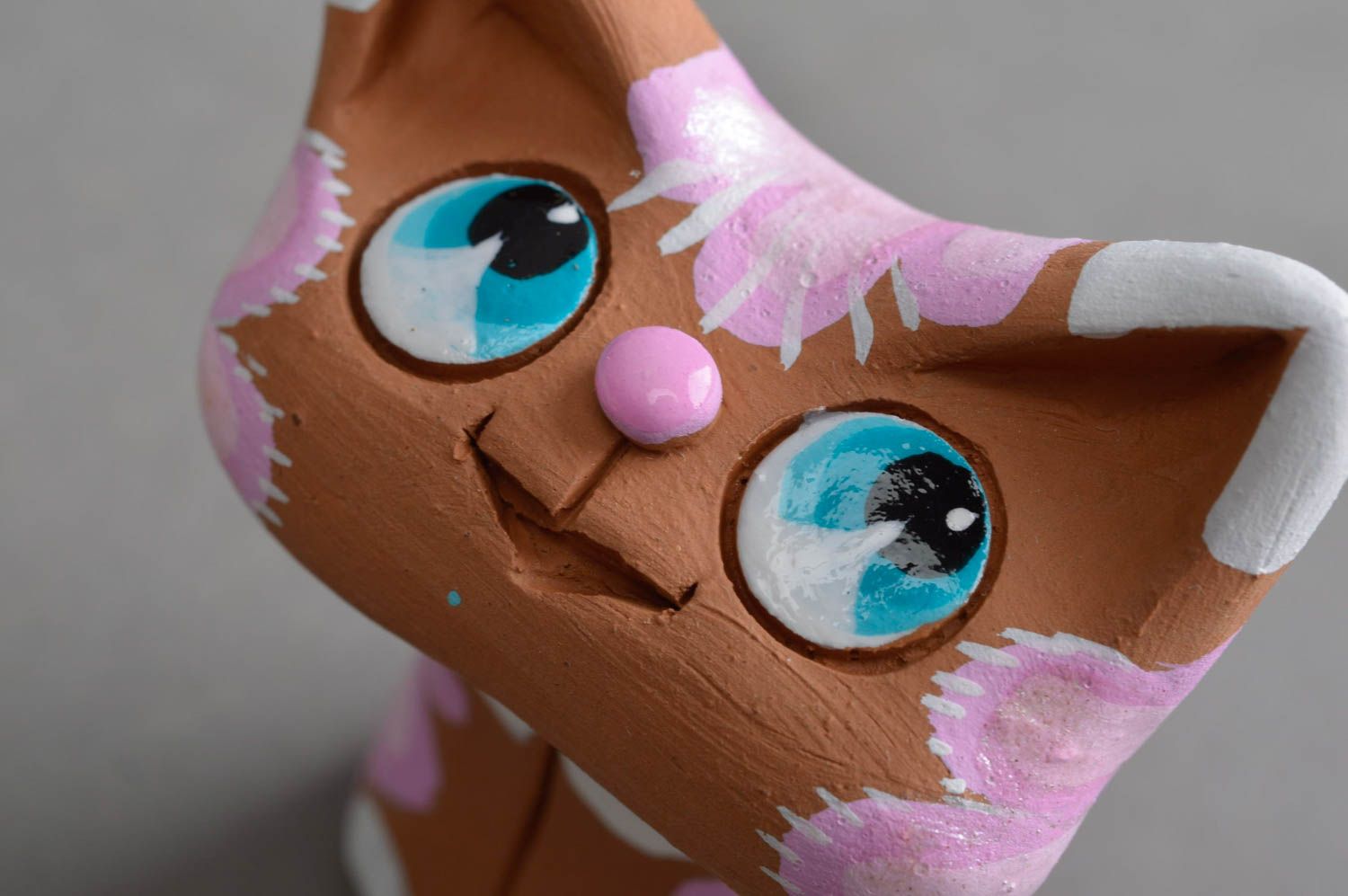 Bemalte schöne keramische Statuette Katze Souvenir handgeschaffen grell bunt foto 4