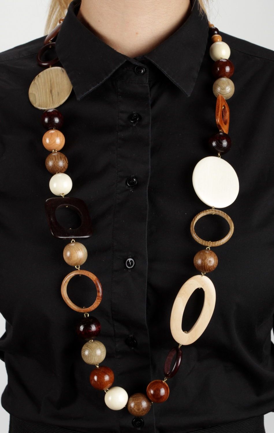 Collier fait main en perles de bois Monde géométrique  photo 3
