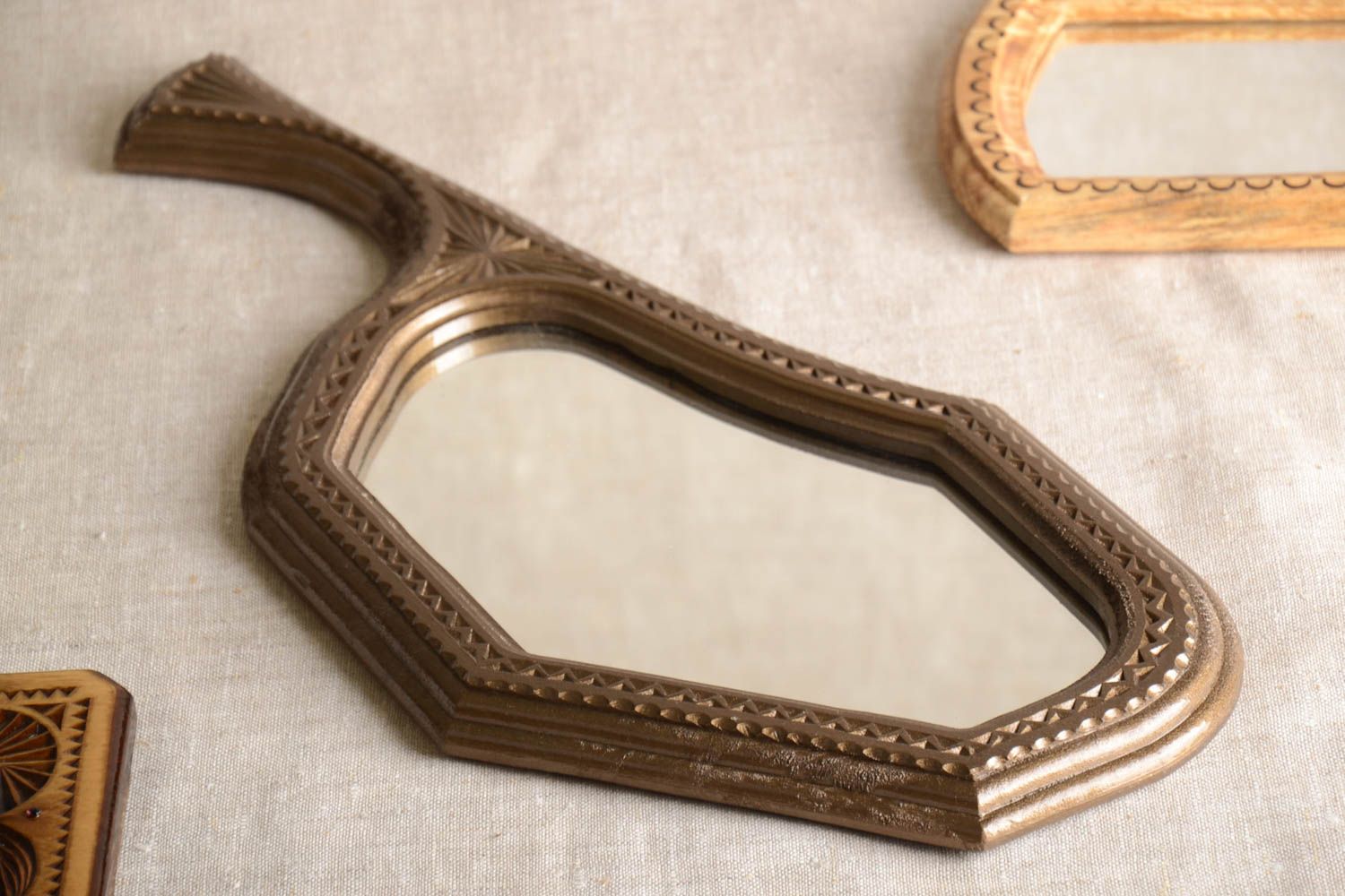 Miroir avec manche Miroir fait main en bois à suspendre Cadeau pour femme photo 1