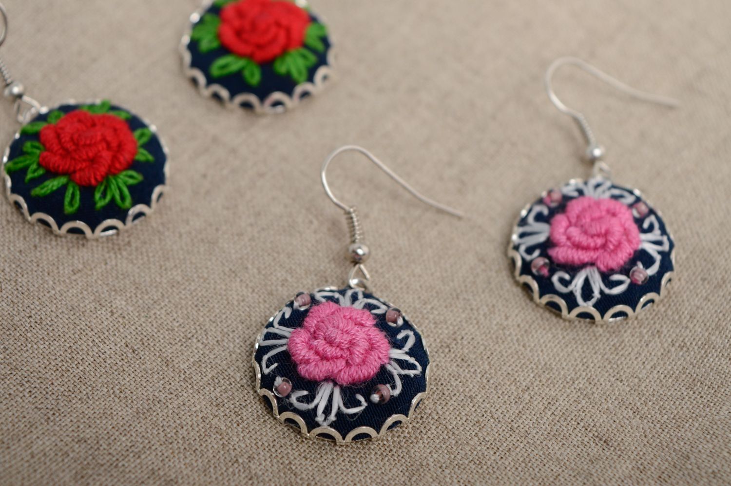 Rococo embroidered round earrings photo 5