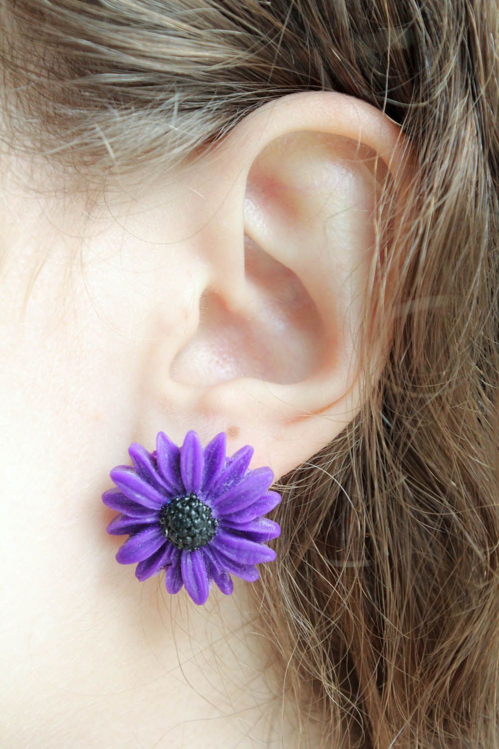 Boucles d'oreilles en pâte polymère violettes faites main photo 1