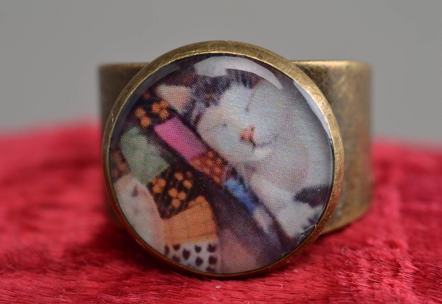 Handmade decoupage ring coated with epoxy in vintage style Sleepy Cat photo 2