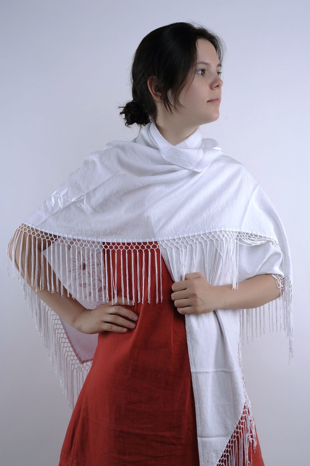 White shawl with fringe photo 1