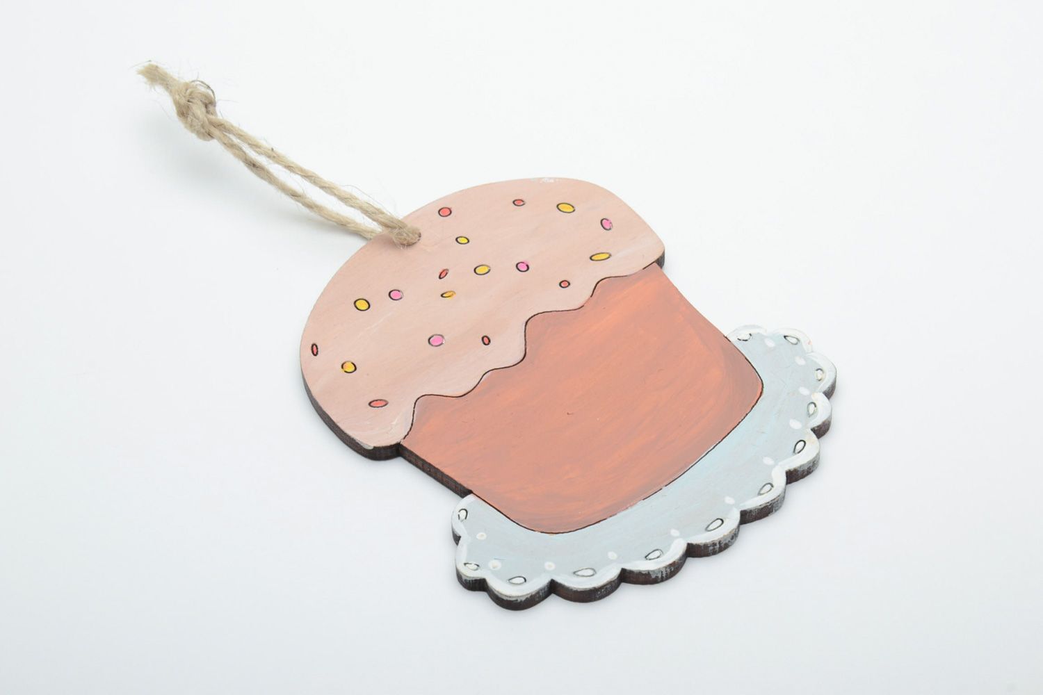 Plywood interior pendant magnet in the shape of Easter cake photo 2