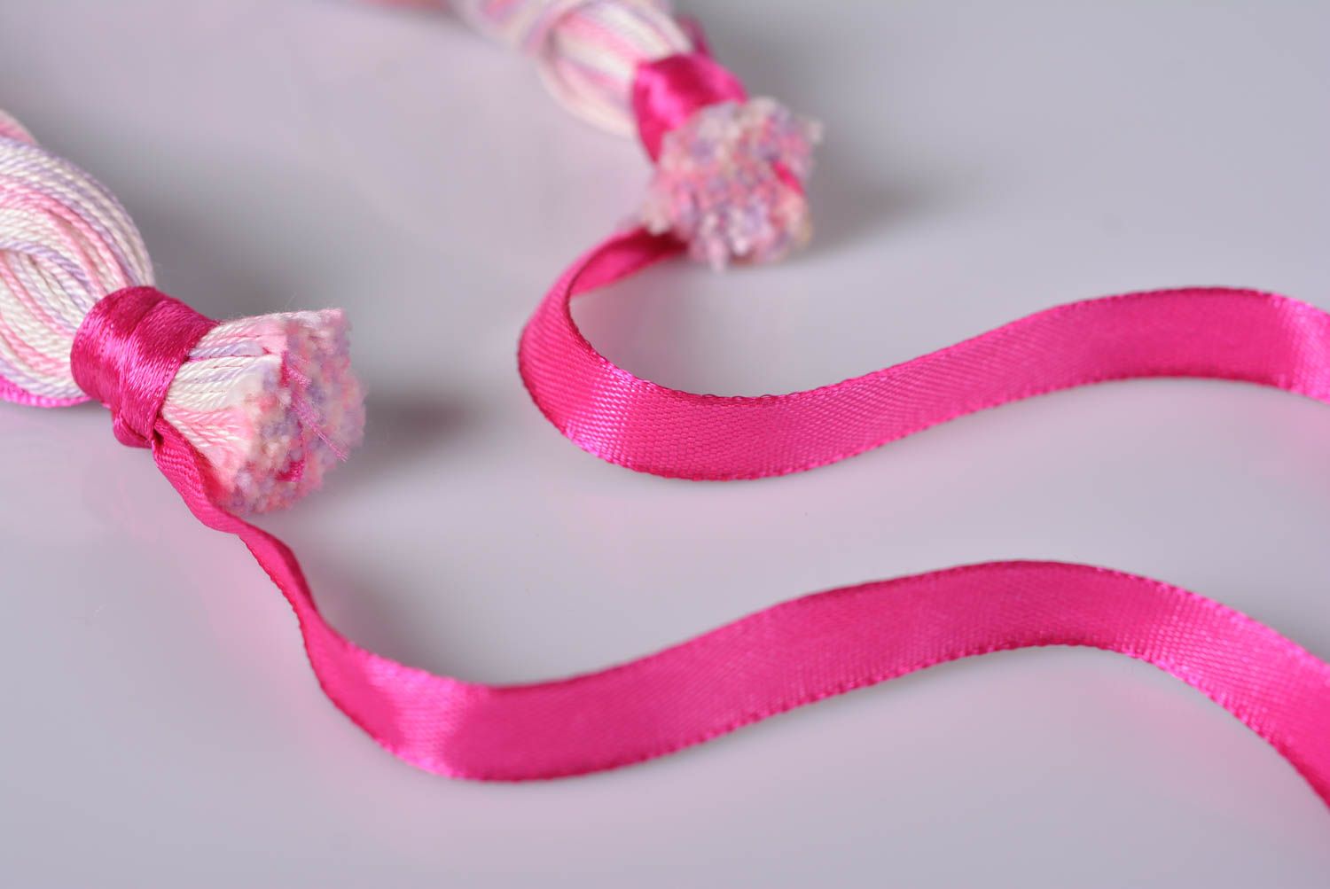 Collar hecho a mano rosado bisutería de moda accesorio para mujer con cinta  foto 5