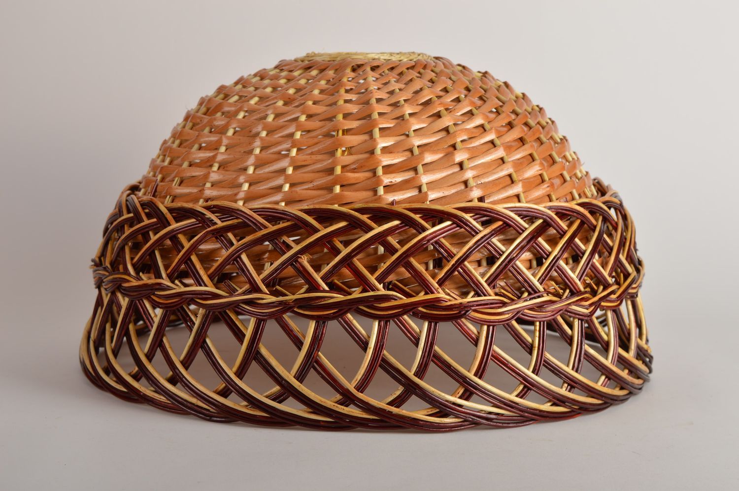 Плетеный абажур ручной работы плетение из лозы дизайнерский светильник фото 2