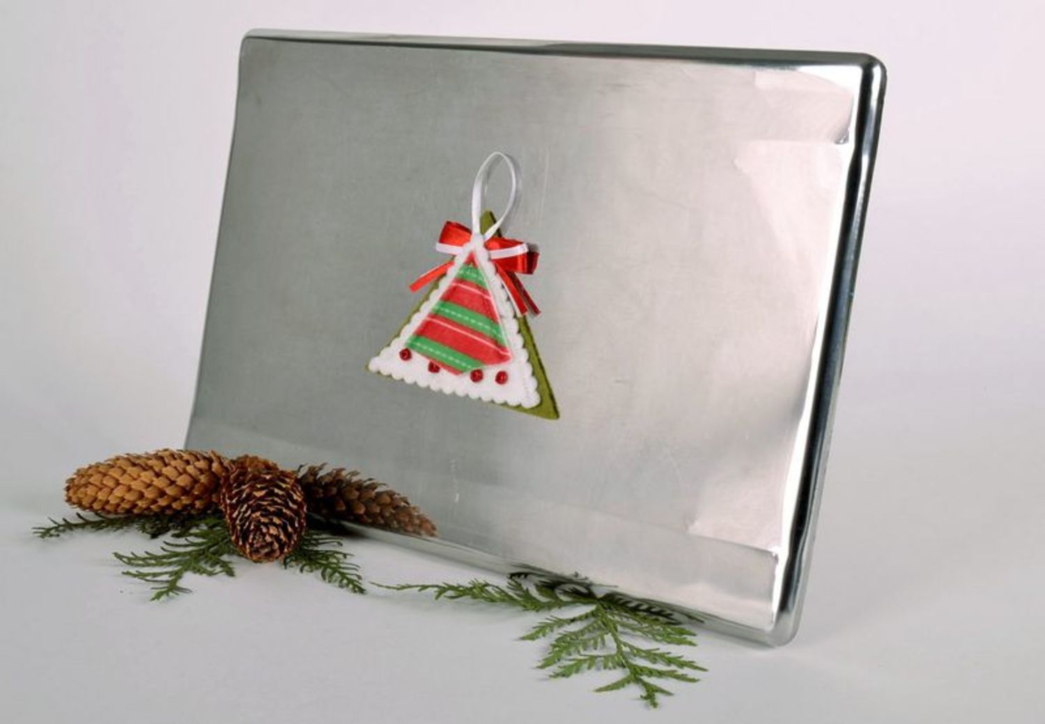 Christmas magnet made from Spanish felt Fir tree photo 1