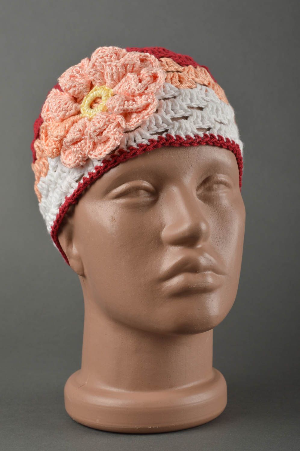 Вязаная шапка для детей хэндмэйд шапочка на девочку весенняя шапка персиковая фото 1
