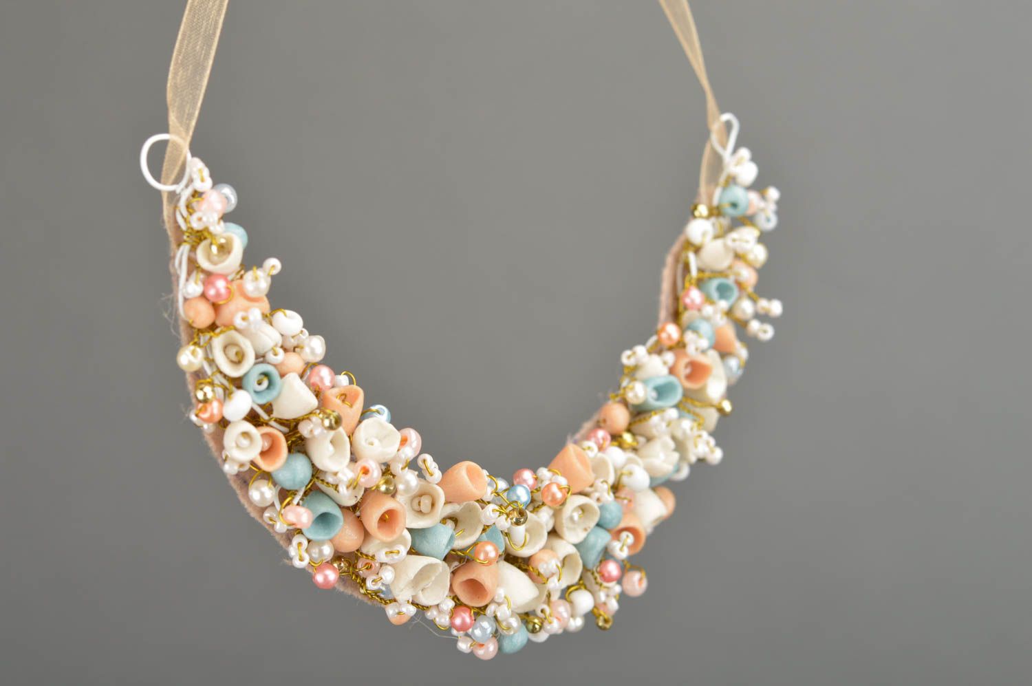 Joli collier en pâte polymère avec fleurs et rubans fait main accessoire photo 2
