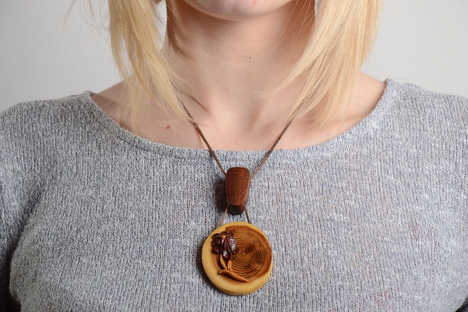 Handmade designer carved wooden neck pendant coated with varnish for women photo 2