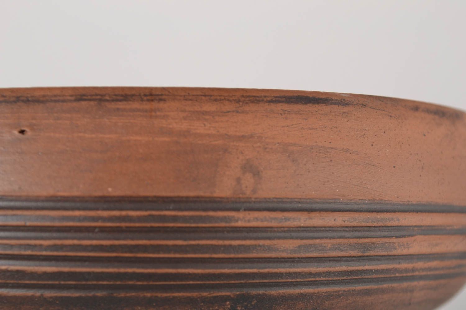 Plato de barro hecho a mano y cuenco de cerámica artesanal utensilios de cocina foto 5