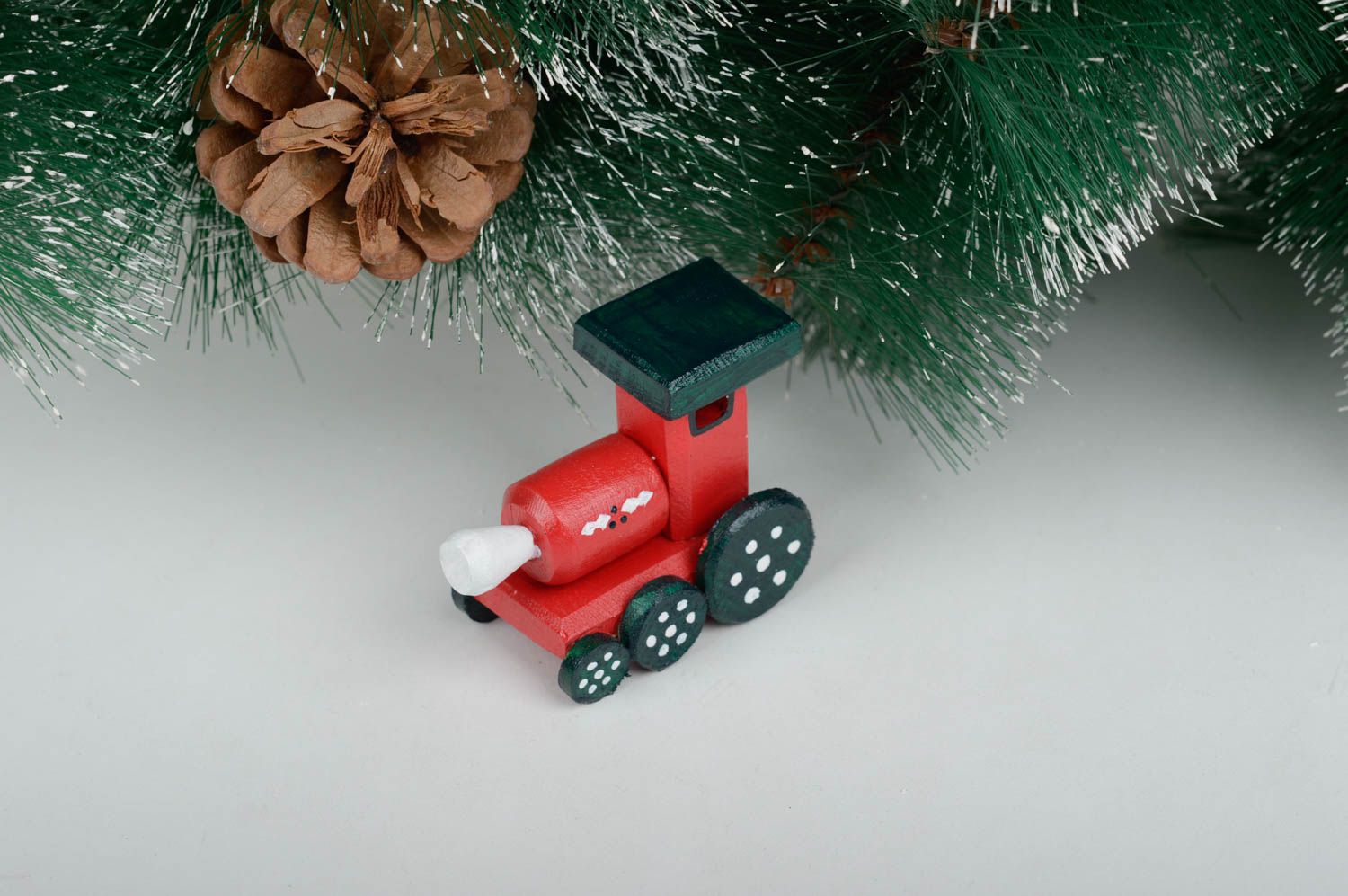 Игрушка ручной работы игрушка из дерева локомотив фигурка из дерева авторская фото 1