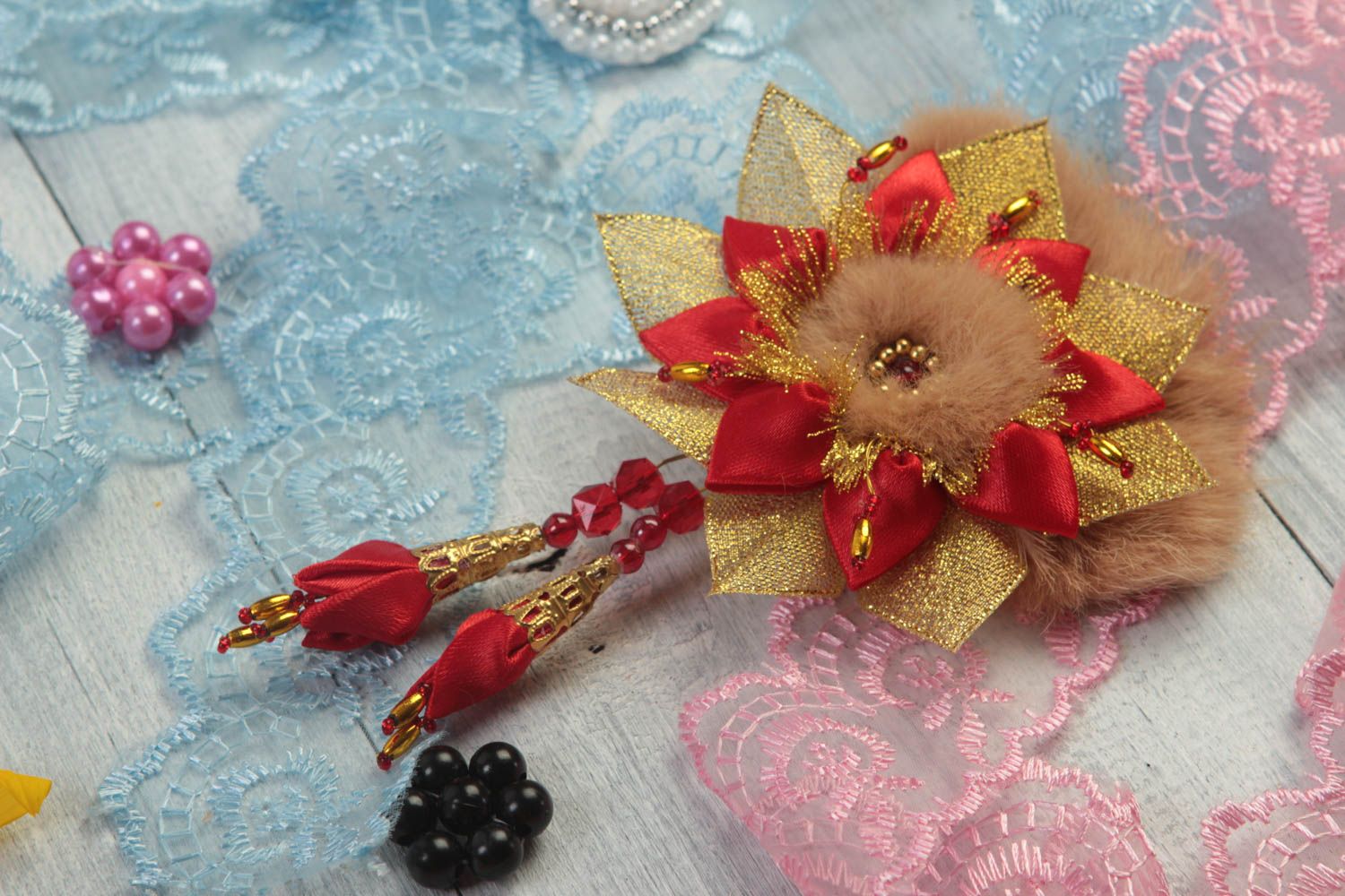 Broche fleur Bijou fantaisie fait main Accessoire femme en fourrure et tissu photo 1