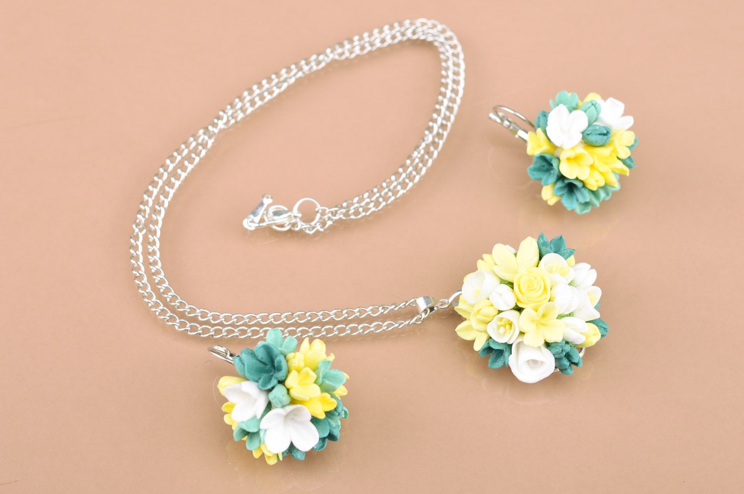 Handmade plastic flower jewelry set 2 items yellow earrings and pendant photo 1