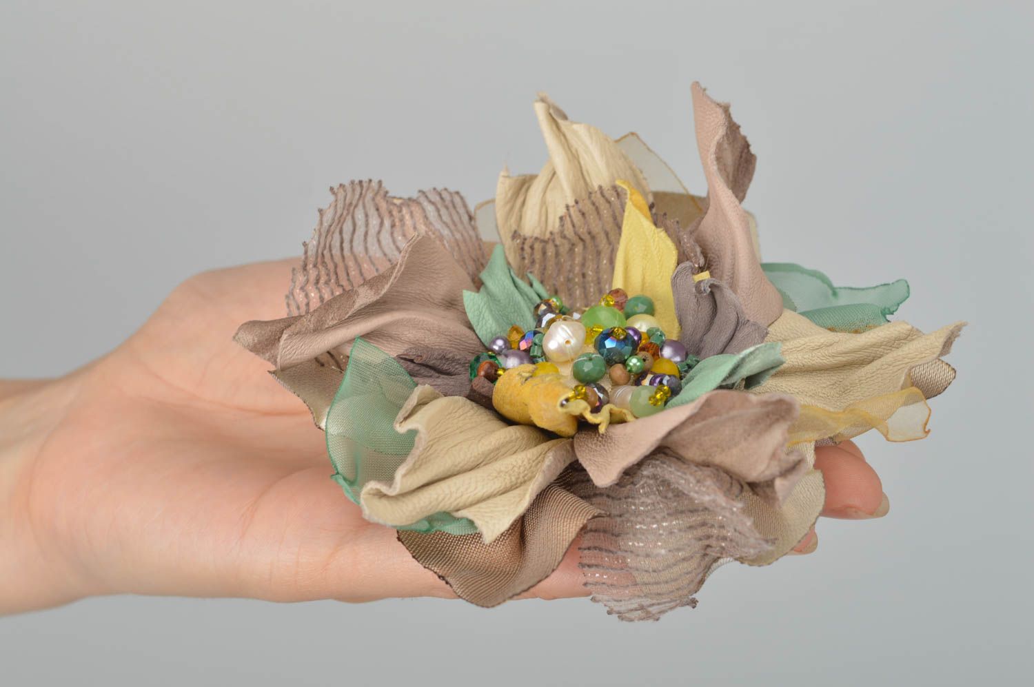 Broche Barrette en cuir naturel faite main originale Cadeau femme Étoile de mer photo 3