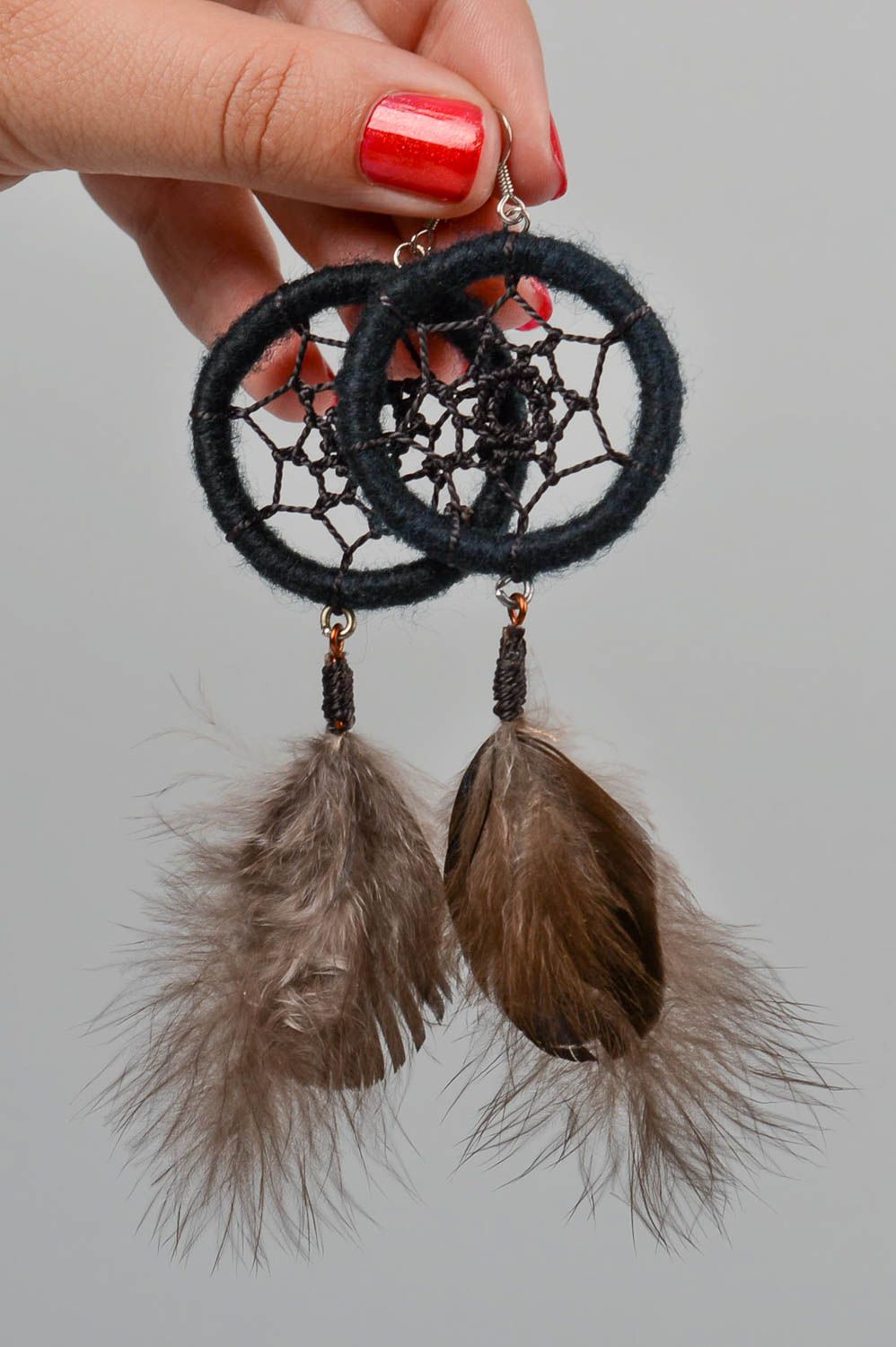 Серьги ручной работы серьги с перьями черные большие серьги Ловец снов фото 4